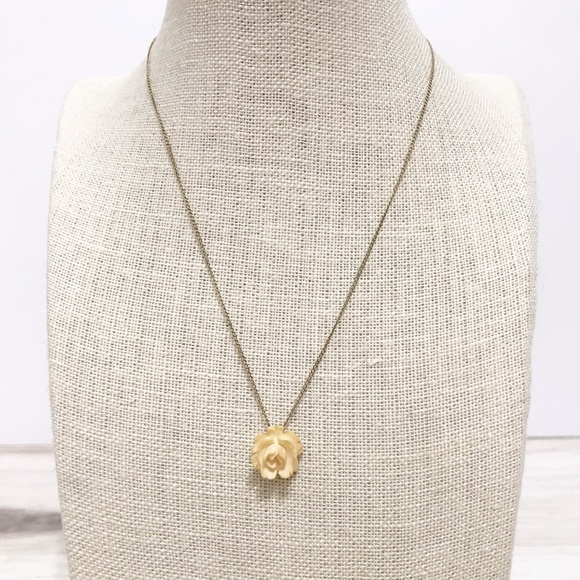 • Vintage • Bone Necklace - Picture 2 of 6